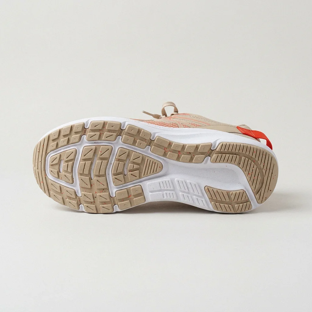 Pace in Sand / Coral, the outsole